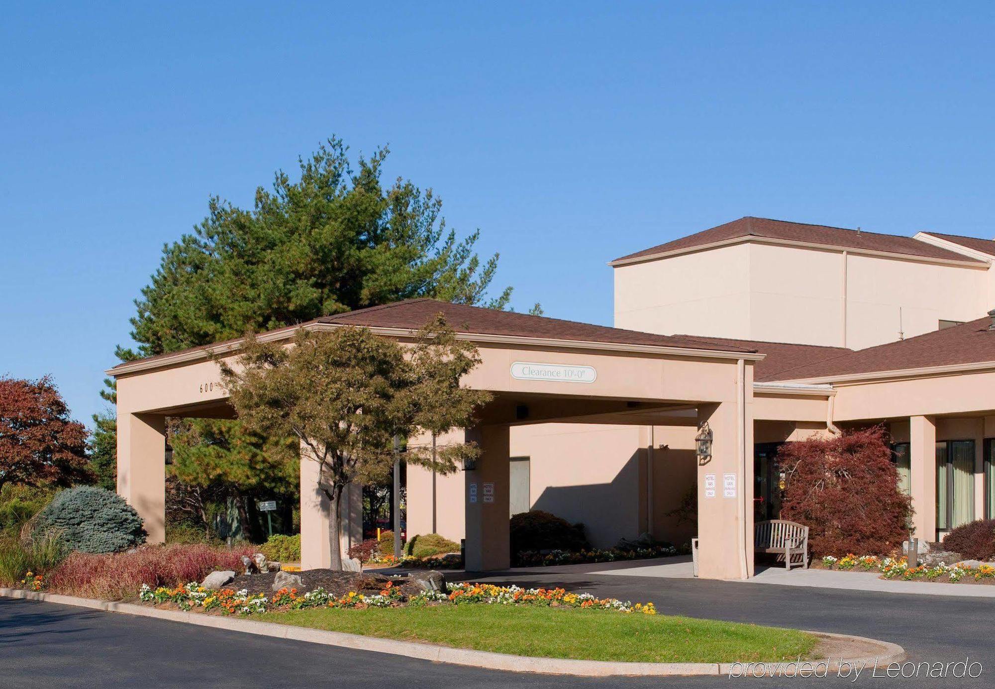 Courtyard Newark Liberty International Airport Hotel Exterior foto